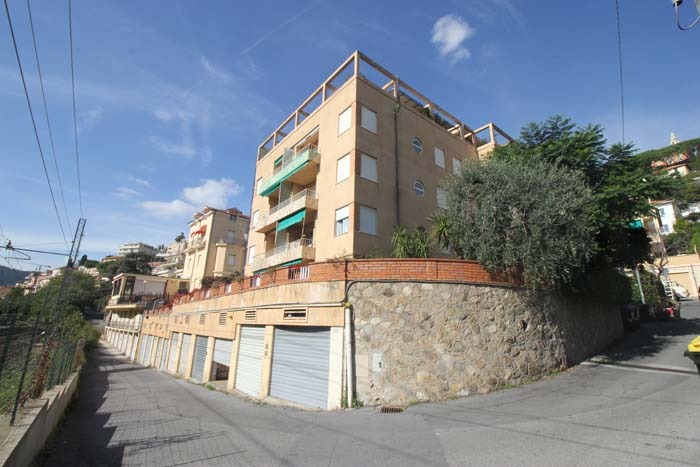 100 Metri Spiagge Trilocale con Terrazzino