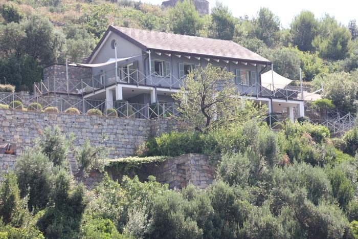 Prestigiosa Villa con Piscina Vista Mare