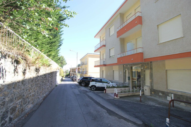 Bilocale prima collina