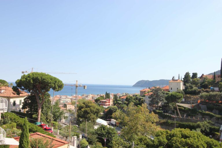 bilocale con terrazzo vista mare