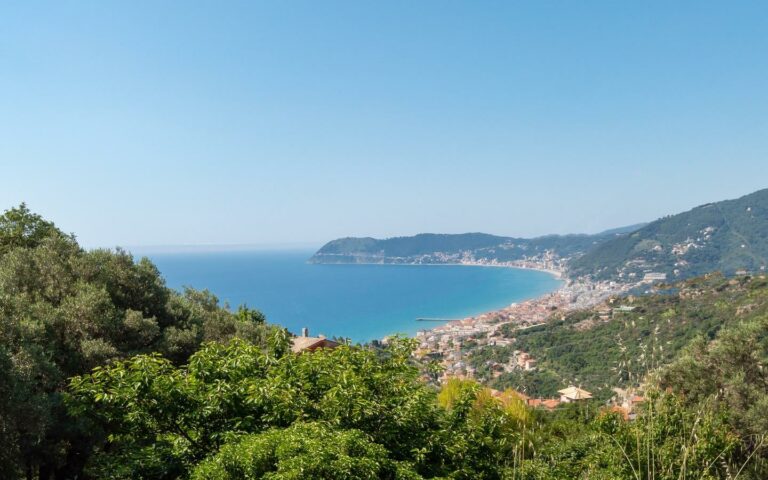 Villa in collina con splendida vista mare