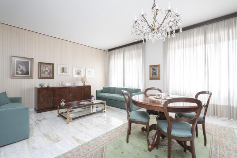 Lungo Po Antonelli elegante appartamento
